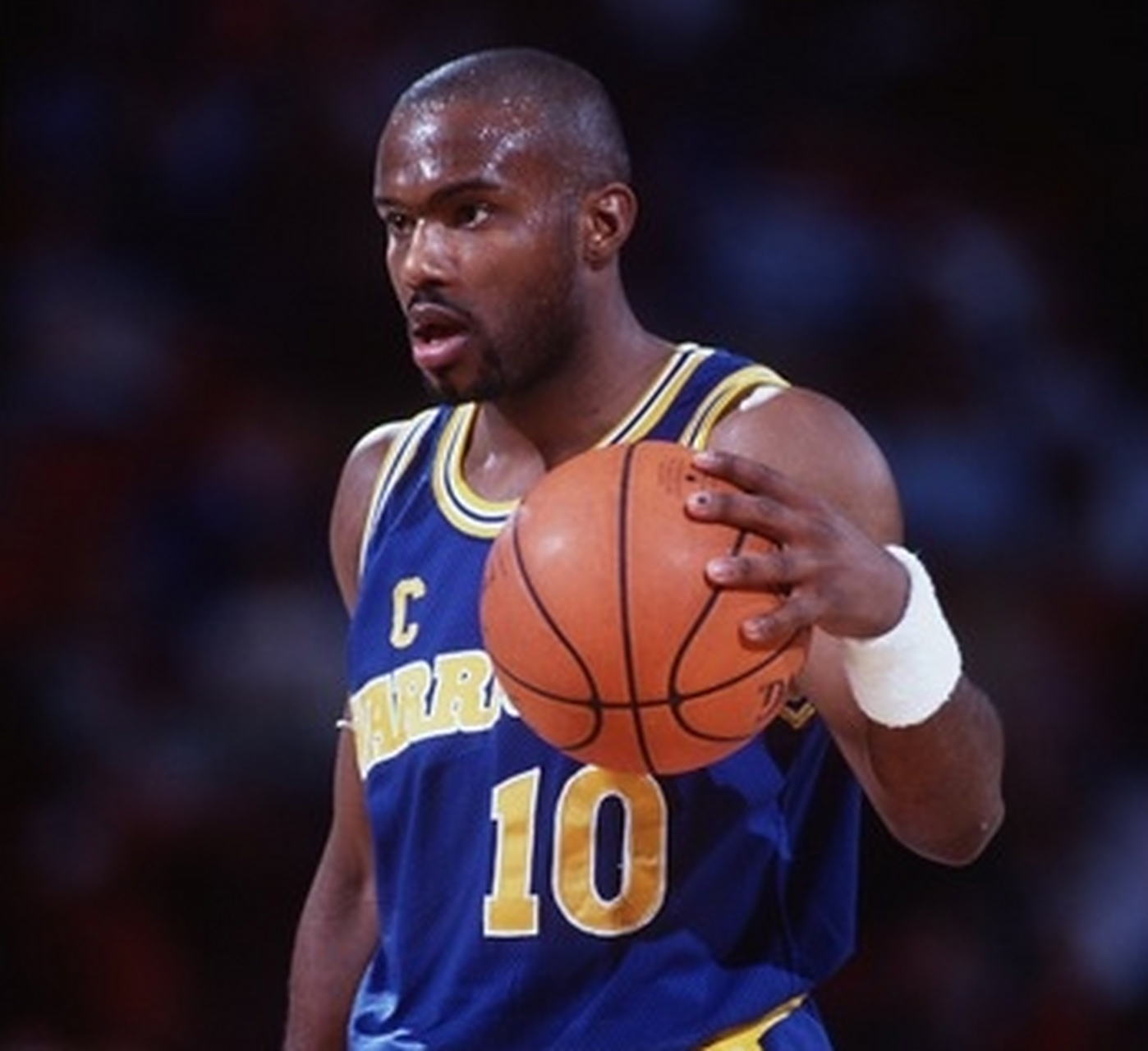 AYX-蒂姆回归赛场，关键助攻首场状态亮眼，切尔西观众沸腾！的简单介绍